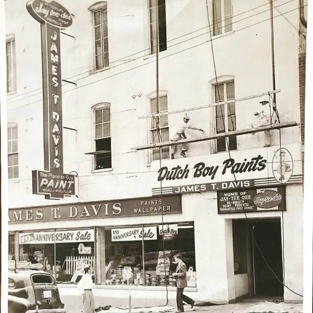 James T Davis paints